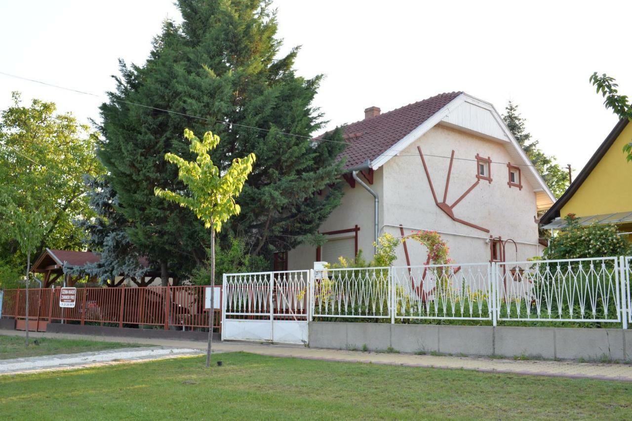 Varga Vendeghaz Apartment Tiszakecske Exterior photo